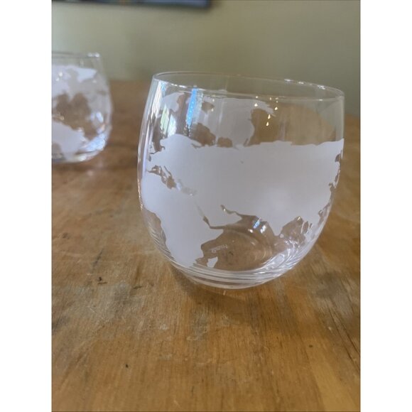 Scotch Whiskey Tumblers Set of 2 Etched Frosted Globe Glasses Glassware Bar - Picture 2 of 6